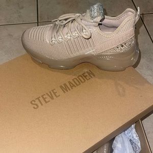 Steve Madden tan shoes